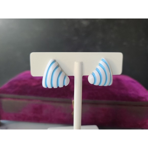 Vintage White And Blue Striped Triangular Plastic Clip-on Earrings - Picture 8 of 10